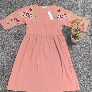 Embroidered Dress ! Super cute color ♥️